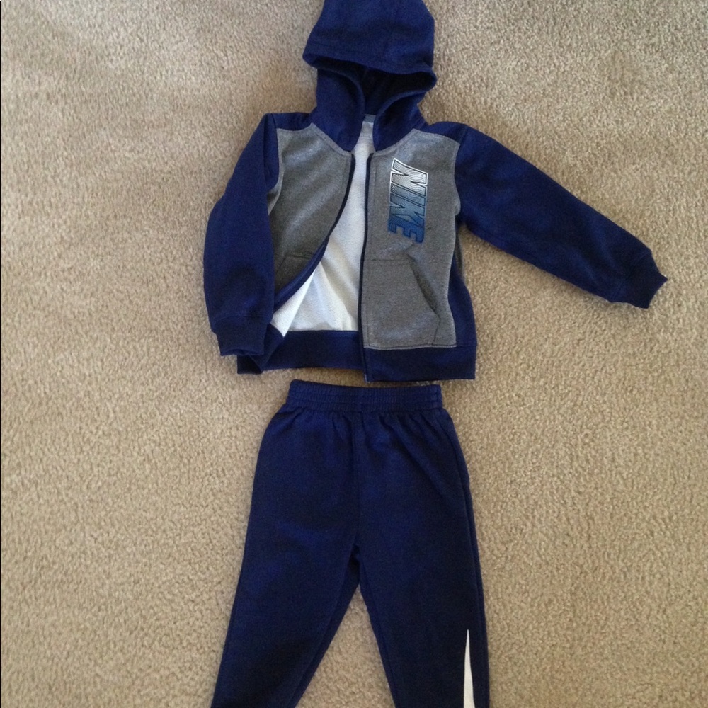Toddler boy Nike dri-fit set